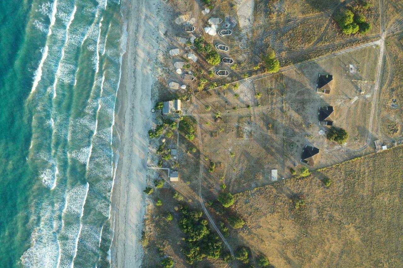 Wera Beach Kadumbul Exterior foto