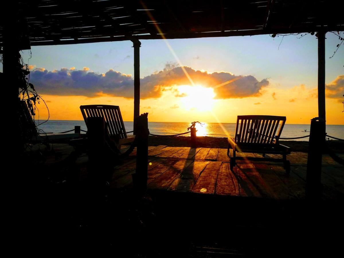 Wera Beach Kadumbul Exterior foto
