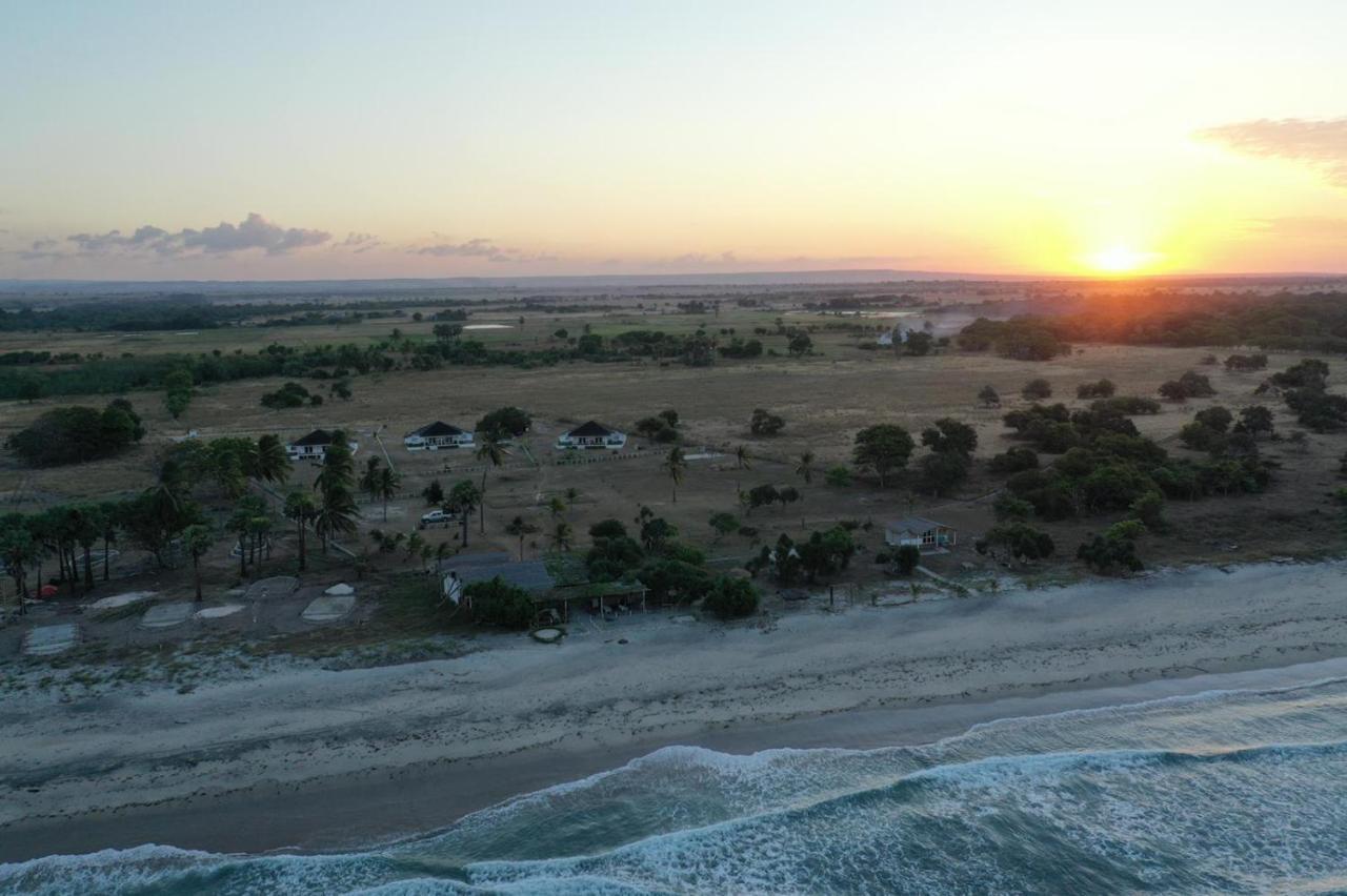 Wera Beach Kadumbul Exterior foto